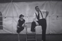 Mr Moustache et Girl.