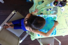 Kalani aime les couleurs, et notamment le bleu.