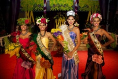 Mehiata et ses dauphines ainsi que Miss Heiva.