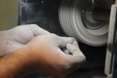 À la découverte des artisans des ateliers-relais.