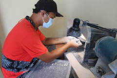 À la découverte des artisans des ateliers-relais.