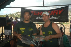 Michel TCHANG et Arii AIRIMA prennent la 1ère place du classement novices 2013 et la 6ième au classement scratch(photo RB)