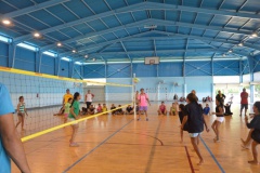 Le match de la finale des filles s’est déroulé dans la bonne humeur
entre Pamatai (en noir) contre Farahei Nui