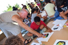 Coachés par l'artiste, les enfants ont laissé libre cours à leur imagination.