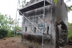 Fortin Pare iti : l'entrée se faisait sur la gauche grâce à une échelle. Le trou à droite est une détérioration. 