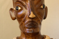 Tiki en bois de tou et en os de bœuf sculpté et poli