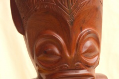 Tiki à coiffe en bois de rose