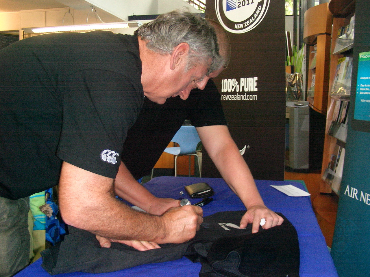 Séance de dédicace avec Graham Mourie, ancienne star des 