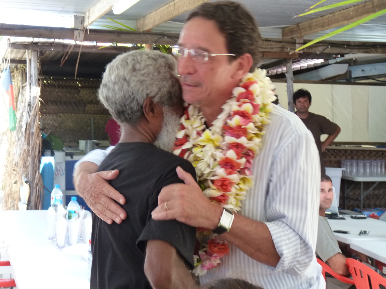 geste fraternel.JPG geste fraternel.JPG