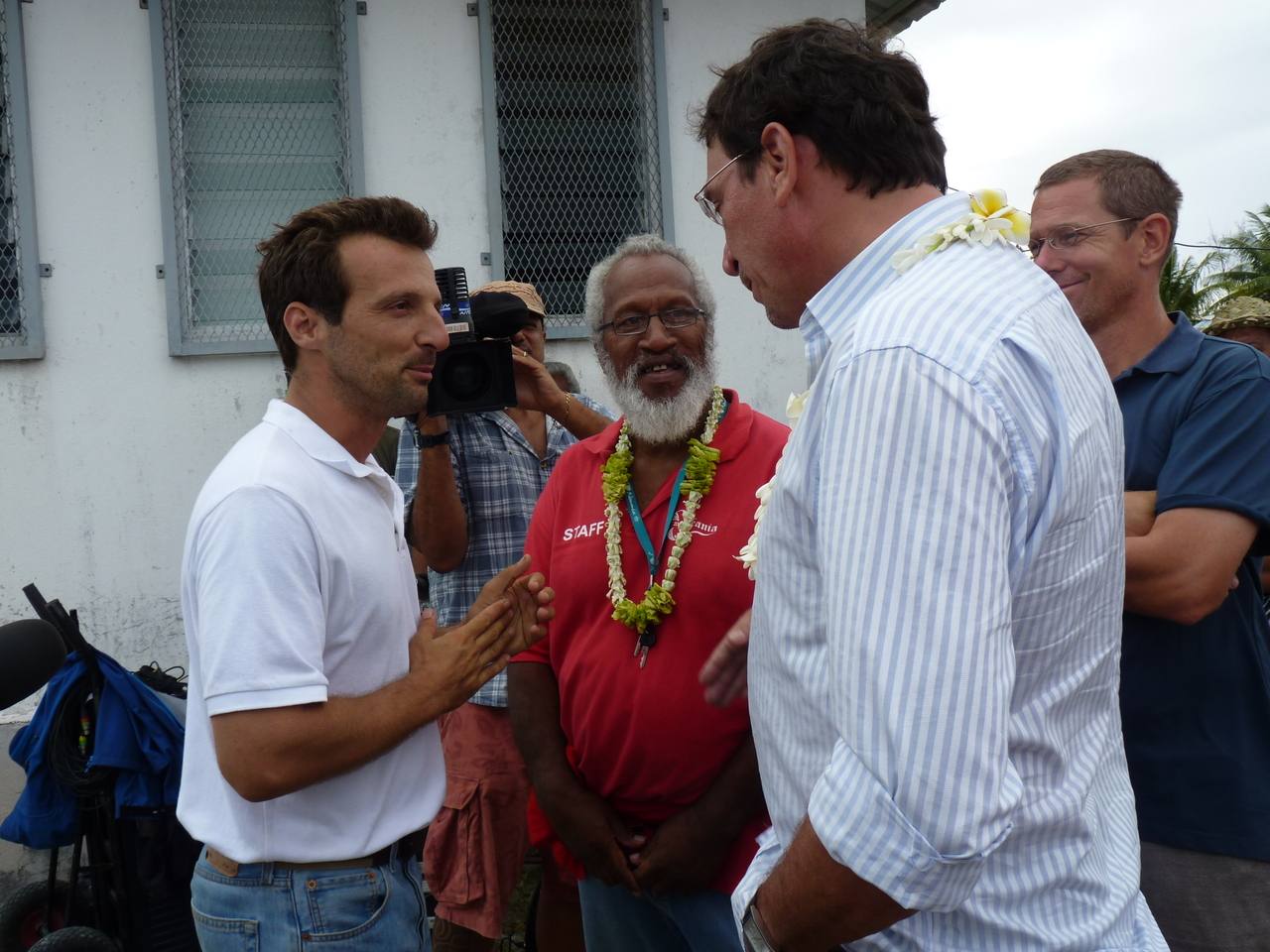 Mathieu Kassovitz, Maki et Philippe Gomèz.JPG Mathieu Kassovitz, Maki et Philippe Gomèz.JPG