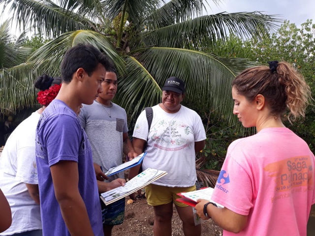 Mise en situation des bénévoles à Bora-Bora pour tester la fiche terrain. Mise en situation des bénévoles à Bora-Bora pour tester la fiche terrain.