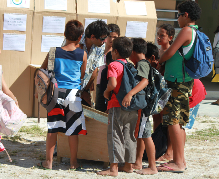 fête de la science 2010 four solaire.jpg fête de la science 2010 four solaire.jpg