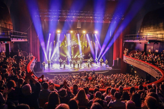 Pour le spectacle nous interprétons des musiques dynamiques et entrainantes soutenues par le tempo des claquettes. Pour le spectacle nous interprétons des musiques dynamiques et entrainantes soutenues par le tempo des claquettes.