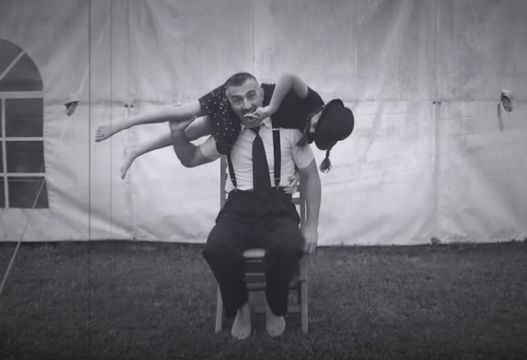 Mr Moustache et Girl.