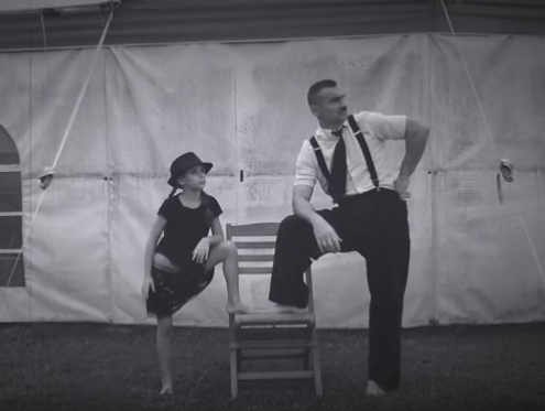 Mr Moustache et Girl.