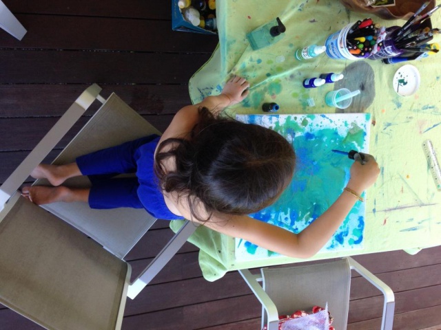 Kalani aime les couleurs, et notamment le bleu.