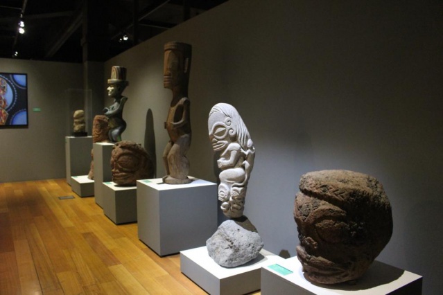 Fa'aiho ta'u tufa'a au Musée de Tahiti et des îles. En entrant. Fa'aiho ta'u tufa'a au Musée de Tahiti et des îles. En entrant.