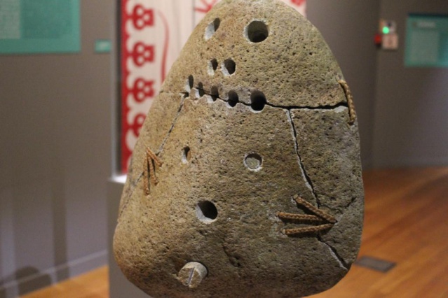 Fa'aiho ta'u tufa'a au Musée de Tahiti et des îles. Ofaitaata 1 de Jean-Paul Forest. Fa'aiho ta'u tufa'a au Musée de Tahiti et des îles. Ofaitaata 1 de Jean-Paul Forest.