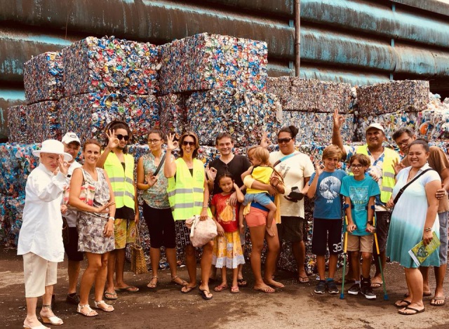 Au centre de tri de Motu Uta dans le cadre du défi Zéro déchet