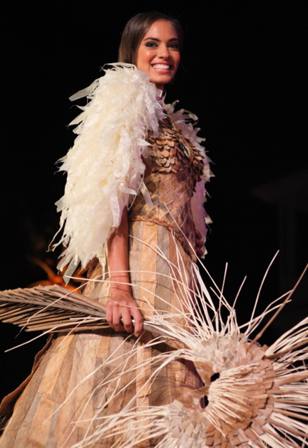 Hinarani De Longeaux en tenue v‚g‚tale Hinarani De Longeaux en tenue v‚g‚tale