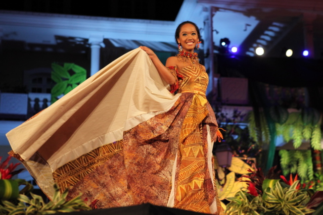 Rirei Wan en tenue de soir‚e Rirei Wan en tenue de soir‚e