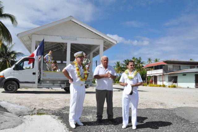 7 - Visite des travaux du d‚barcadŠre de Fakahina 7 - Visite des travaux du d‚barcadŠre de Fakahina