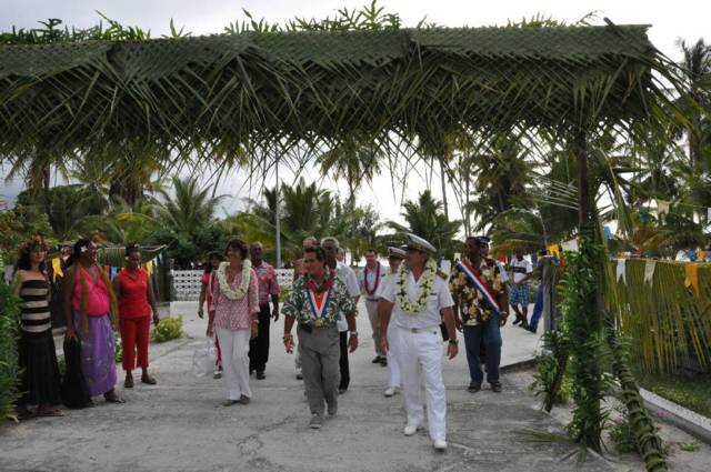 11 - Arriv‚e protocolaire … Puka Puka 11 - Arriv‚e protocolaire … Puka Puka