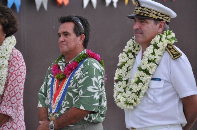 14 - Le Maire de Puka Puka et le Haut-Commissaire 14 - Le Maire de Puka Puka et le Haut-Commissaire