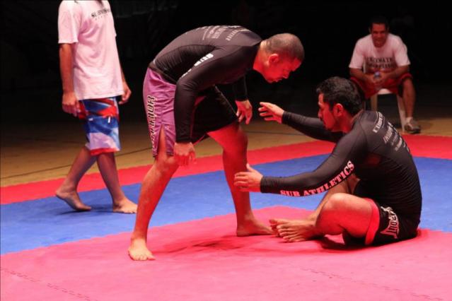 Hiro faremiro bat André Tuairau Hiro faremiro bat André Tuairau