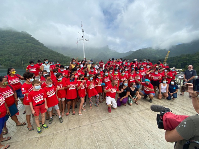 Sur l'Aremiti mardi, entre Tahiti et Moorea. Sur l'Aremiti mardi, entre Tahiti et Moorea.