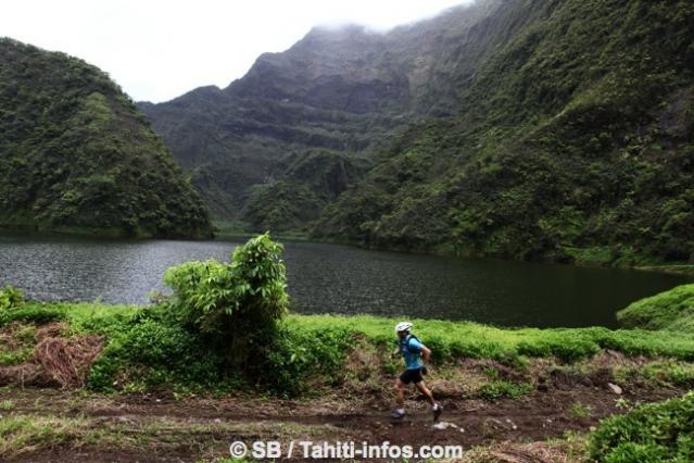 Le passage devant lac Vaihiria Le passage devant lac Vaihiria