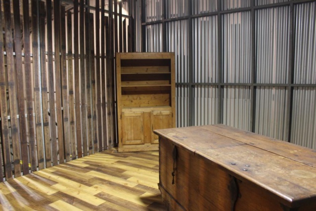 Salle exposition pour artistes et artisans.