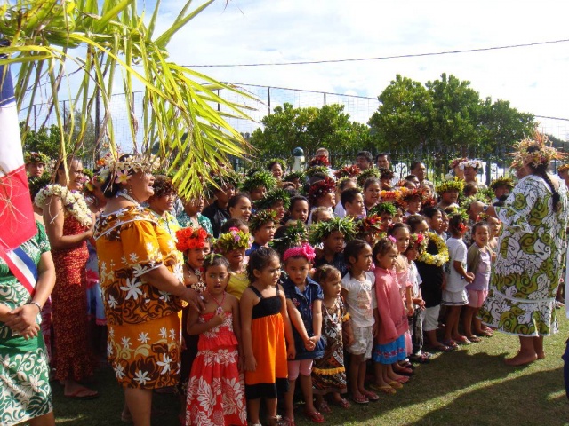 9- Hymne polynésien et Marseillaise chantés par les enfants 9- Hymne polynésien et Marseillaise chantés par les enfants