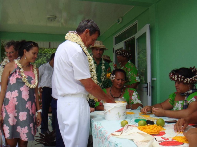 16- Visite du musée artisanal, le Haut-Commissaire rencontre les mamas 16- Visite du musée artisanal, le Haut-Commissaire rencontre les mamas