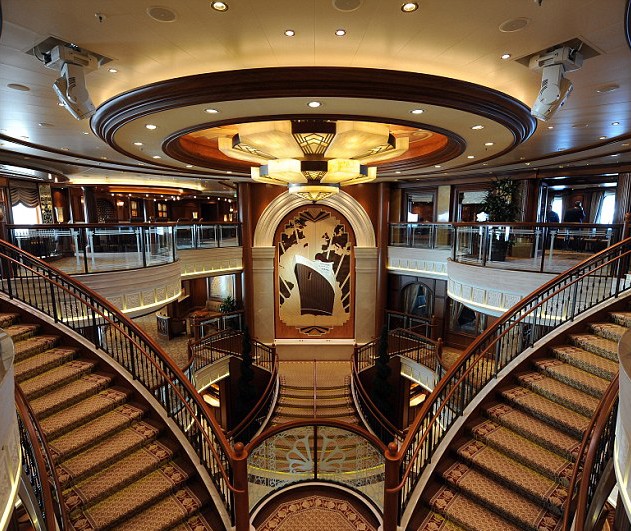 intérieur du Queen Elizabeth 1 intérieur du Queen Elizabeth 1