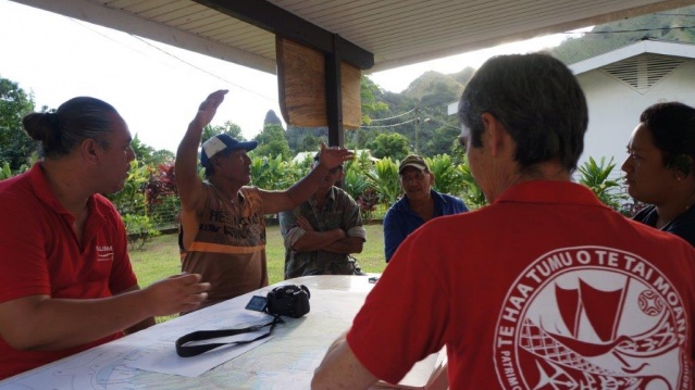 séances de discussions PALIMMA avec les pêcheurs de Hanavave Fatu Hiva (c P. Erhel) séances de discussions PALIMMA avec les pêcheurs de Hanavave Fatu Hiva (c P. Erhel)