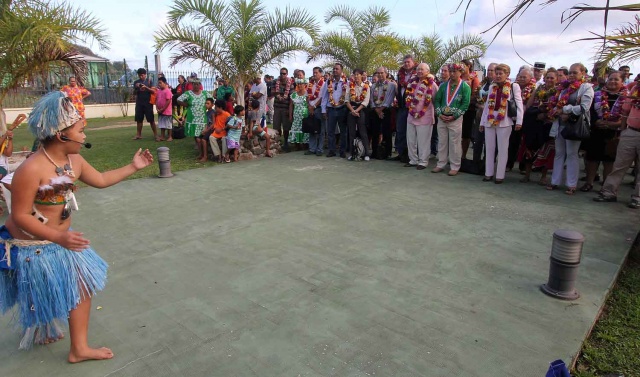 2013-06-25- TOURNEE GOUVERNEMENTALE RAIVAVAE (8) 2013-06-25- TOURNEE GOUVERNEMENTALE RAIVAVAE (8)