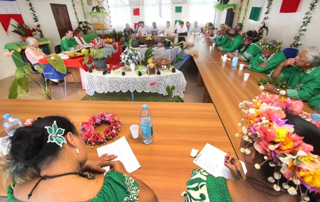 2013-06-25- TOURNEE GOUVERNEMENTALE RAIVAVAE (24) 2013-06-25- TOURNEE GOUVERNEMENTALE RAIVAVAE (24)