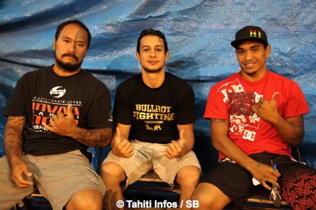 James, Kryss et Teiki avant le combat James, Kryss et Teiki avant le combat