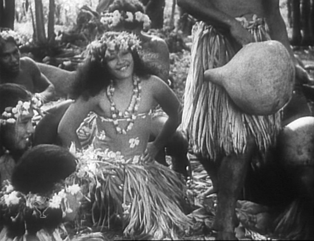 CINEMATAMUA 94 - AU MILIEU DU PACIFIQUE - MARQUISIENNE - ARCHIVES PATHE