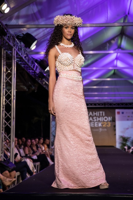 Serena, habillée par Tahiti Glamour.© Tevahitua Brothers Serena, habillée par Tahiti Glamour.© Tevahitua Brothers