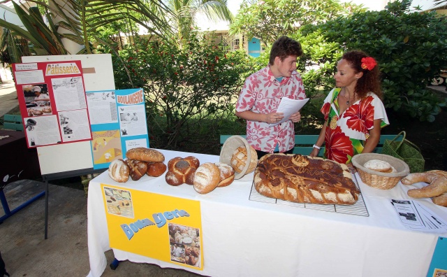 2014-04-26- LYCEE HOTELIER  MINISTRE LEBOUCHER (49)