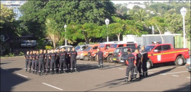 1 Peloton de JSP : au repos devant leurs formateurs