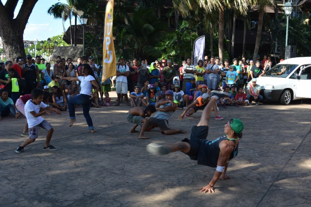 Avant la finale les danseurs du public s'approprient la scène