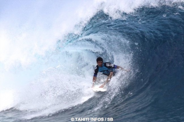 Michel Bourez en action lors d'une précédente édition de la Billabong Pro (2012)