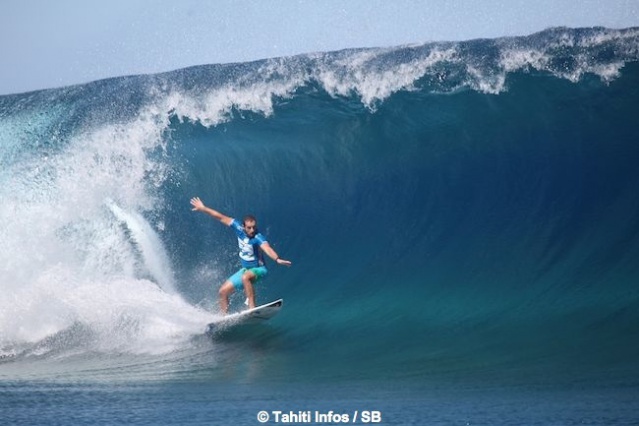 Tiago Pirès a été choisi par Teahupo'o aujourd'hui, pour battre 'Parko' Tiago Pirès a été choisi par Teahupo'o aujourd'hui, pour battre 'Parko'