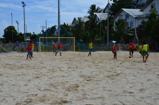 Te Niu Ti'a en rouge et Tefana en jaune