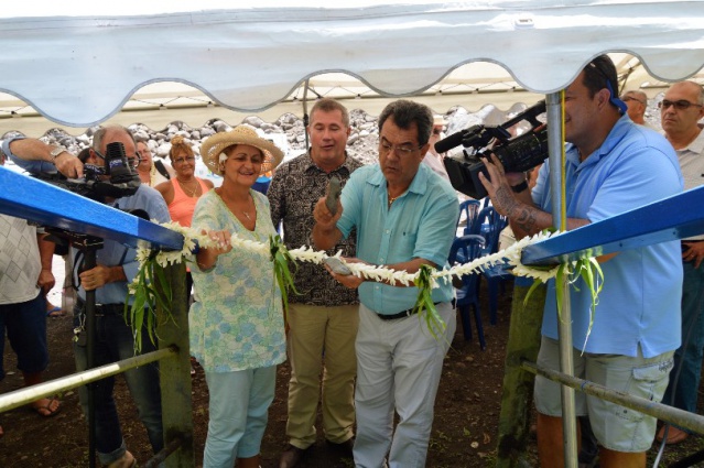 Edouard F maire de pirae inaugure les galeries de Nahoata