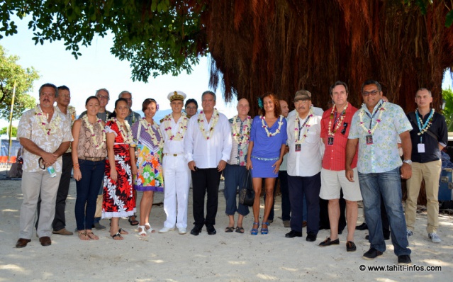 La photo de famille sur le PaePae