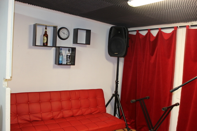 Un studio de répétition pour les groupes, les élèves et professeurs de musique.